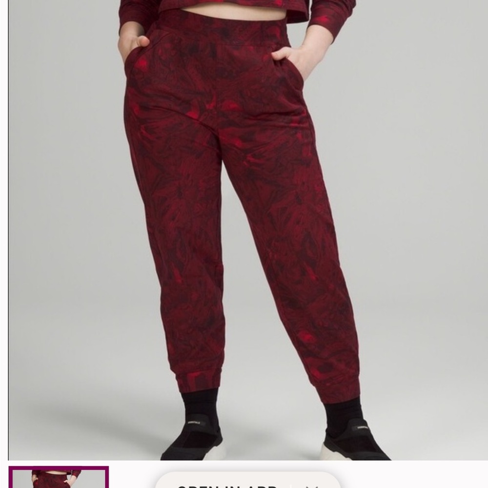 Lululemon Team Canada Relaxed High-Rise Fleece
Jogger *COC logo